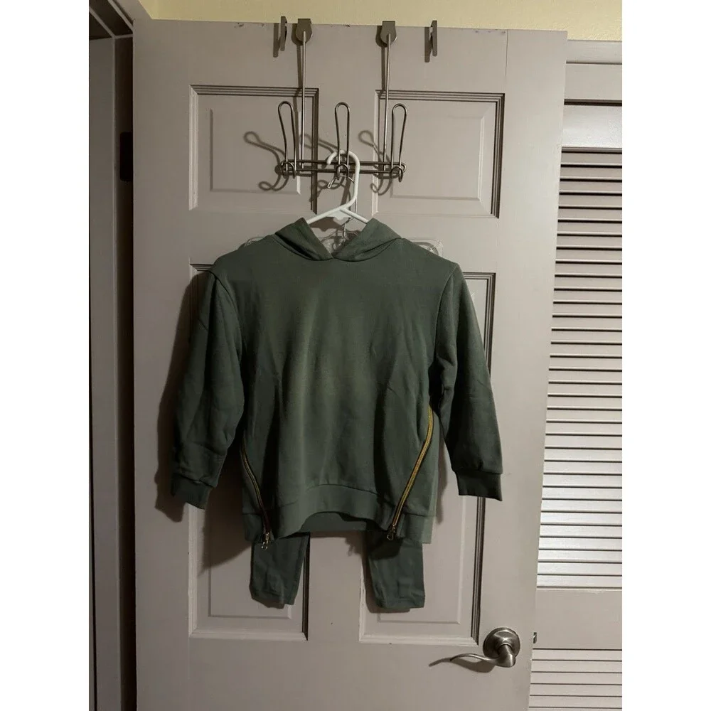Girls Matching Sweatshirt & Leggings Set NWT Size Medium Green Adera Clothes